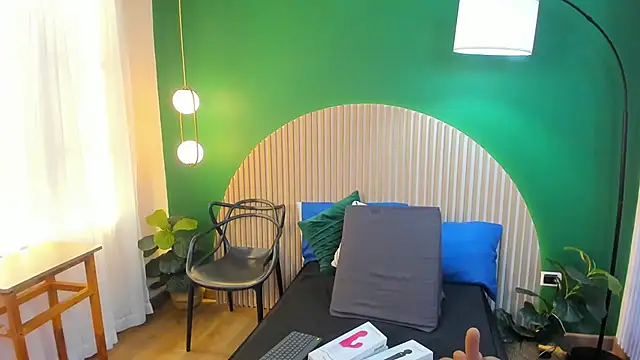 taylor bennet online show from September 28, 12:10 pm