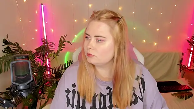 Akemi BBW online show from January 14, 9:20 pm