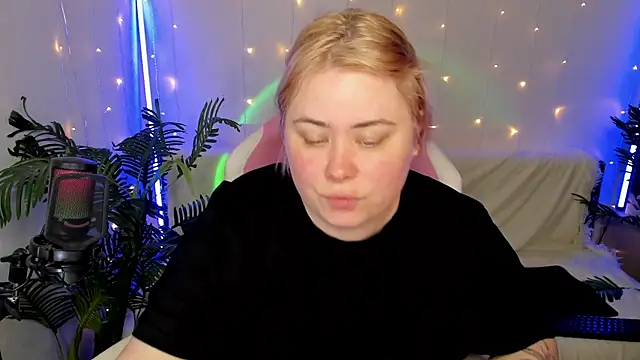 Akemi BBW online show from January 19, 6:00 pm