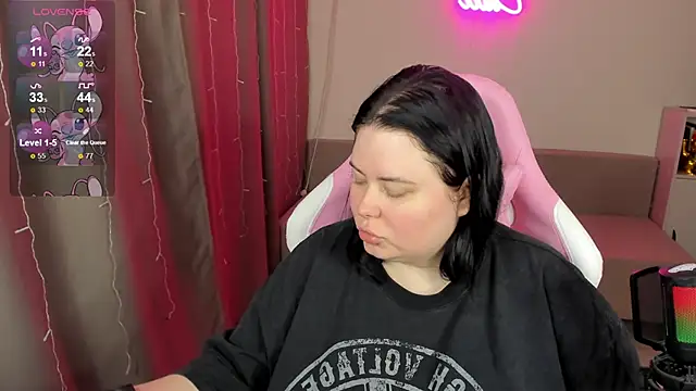 Akemi BBW online show from April 3, 7:50 am