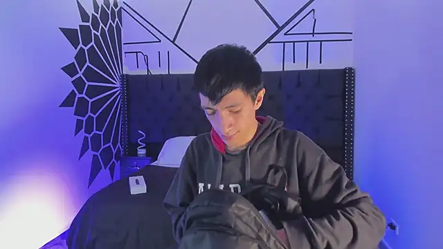 DereckCooperr online show from February 16, 9:05 pm