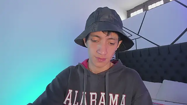 DereckCooperr online show from February 19, 8:31 pm