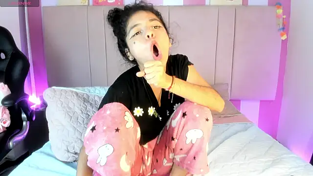 Winnifer Gonzal online show from March 15, 10:46 am