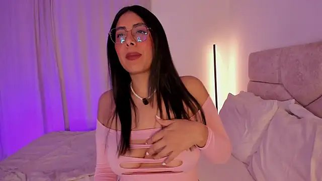 tina olsen07 online show from April 12, 9:53 pm