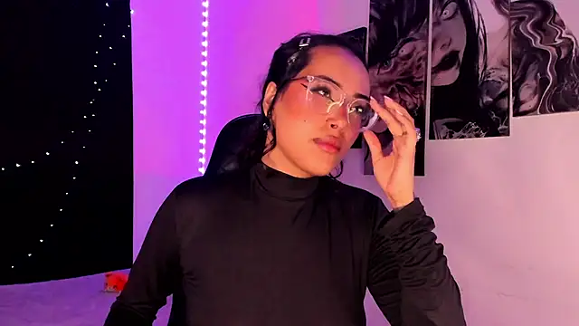 Snapshot of willow_poisson chatting on December 4, 11:24 pm willow poisson online show from December 4, 11:24 pm