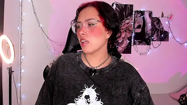 Snapshot of willow_poisson chatting on September 9, 3:22 pm willow poisson online show from September 9, 3:22 pm