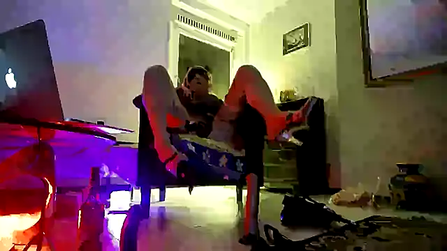 CharlotteVixxens online show from October 19, 2:12 am