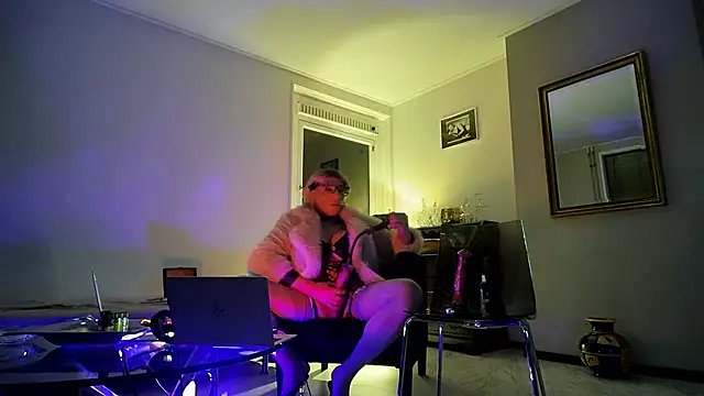 CharlotteVixxens online show from November 12, 12:00 am