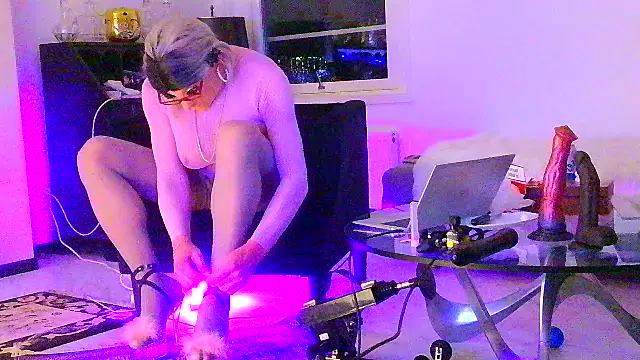 CharlotteVixxens online show from April 10, 1:55 am