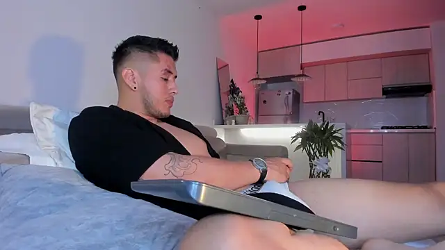 Snapshot of Chriskyle_ chatting on February 1, 2:47 am Chriskyle  online show from February 1, 2:47 am