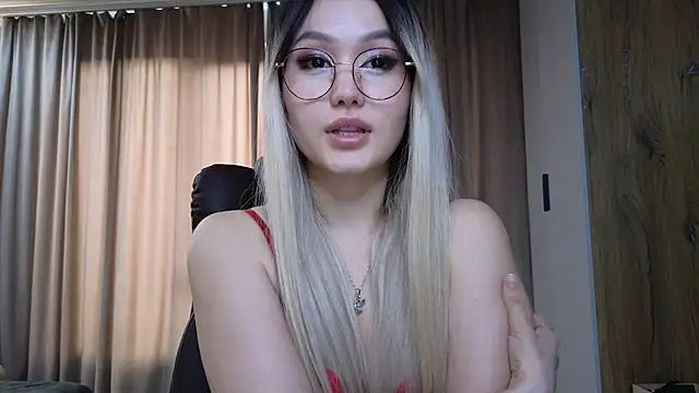 Snapshot of LiaChoi chatting on March 14, 1:59 am LiaChoi online show from March 14, 1:59 am