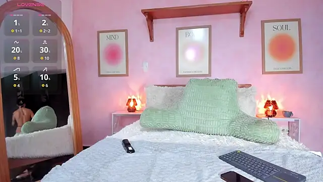 AliceBanks online show from February 21, 11:00 am