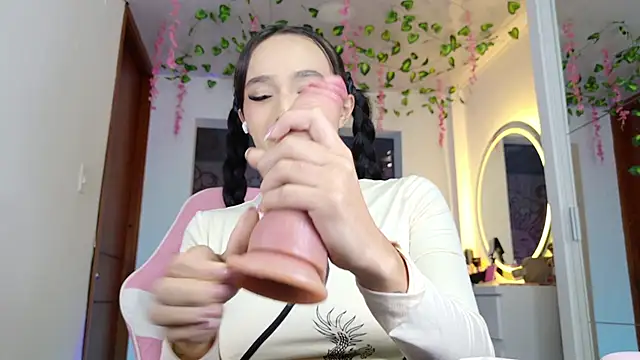 issagarcia online show from February 6, 10:02 pm