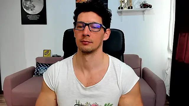 Snapshot of BrutusK08 chatting on March 4, 7:36 am BrutusK08 online show from March 4, 7:36 am