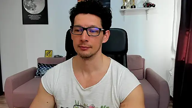 Snapshot of BrutusK08 chatting on March 6, 7:27 am BrutusK08 online show from March 6, 7:27 am