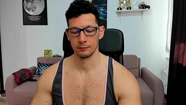 Snapshot of BrutusK08 chatting on March 13, 7:37 am BrutusK08 online show from March 13, 7:37 am