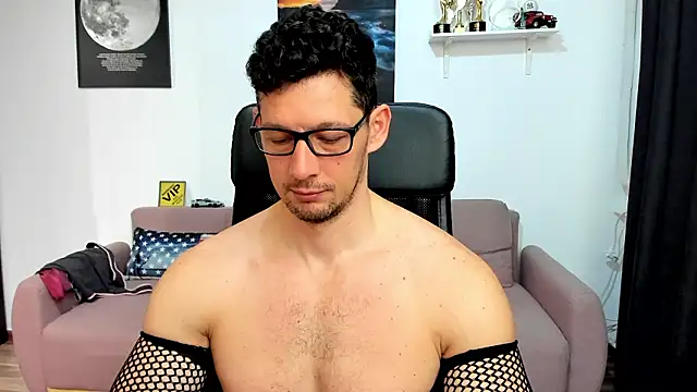 Snapshot of BrutusK08 chatting on March 19, 7:45 am BrutusK08 online show from March 19, 7:45 am