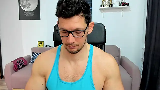 Snapshot of BrutusK08 chatting on March 23, 8:18 am BrutusK08 online show from March 23, 8:18 am