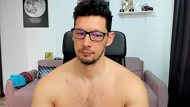 Snapshot of BrutusK08 chatting on March 27, 8:09 am BrutusK08 online show from March 27, 8:09 am