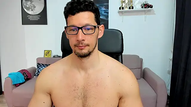 Snapshot of BrutusK08 chatting on March 28, 6:46 am BrutusK08 online show from March 28, 6:46 am