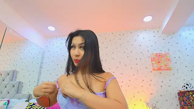 JulietaReyess online show from October 4, 11:52 am