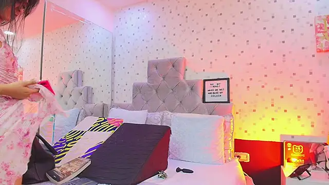 JulietaReyess online show from November 6, 11:55 am