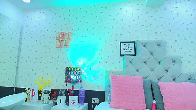 JulietaReyess online show from November 15, 11:51 am