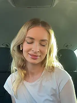 Snapshot of EvieEvans chatting on February 16, 4:32 pm EvieEvans online show from February 16, 4:32 pm