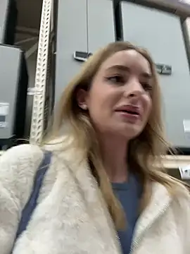 Snapshot of EvieEvans chatting on February 20, 6:24 pm EvieEvans online show from February 20, 6:24 pm