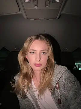 Snapshot of EvieEvans chatting on February 23, 6:23 pm EvieEvans online show from February 23, 6:23 pm