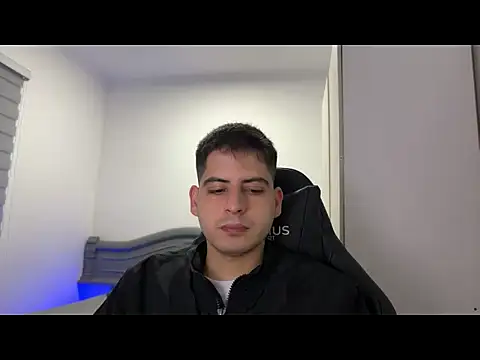 Snapshot of lordbeja chatting on March 30, 1:06 am lordbeja online show from March 30, 1:06 am