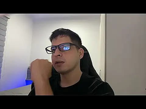 Snapshot of lordbeja chatting on April 5, 2:53 am lordbeja online show from April 5, 2:53 am