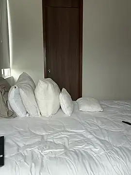 santiago 01 online show from January 3, 9:15 pm