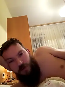 Snapshot of Klinsch chatting on November 24, 9:47 pm Klinsch online show from November 24, 9:47 pm