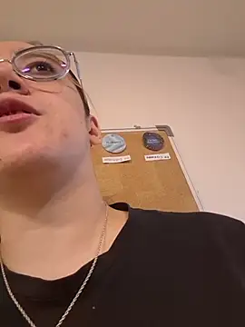 NaomiShimizu online show from April 16, 8:31 pm