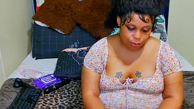 THESHORTQUEEN online show from December 3, 9:46 pm