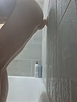 chillmfrs online show from December 14, 8:09 am