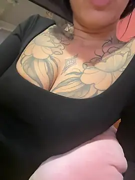 Snapshot of Nadiasexy chatting on February 25, 6:28 pm Nadiasexy online show from February 25, 6:28 pm