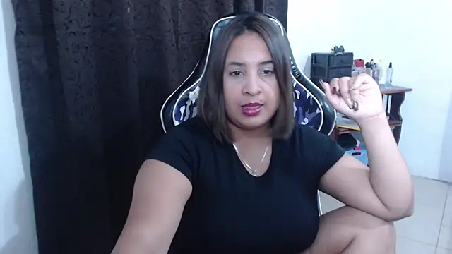 Snapshot of KathyHardcore69 chatting on January 6, 3:43 am KathyHardcore69 online show from January 6, 3:43 am