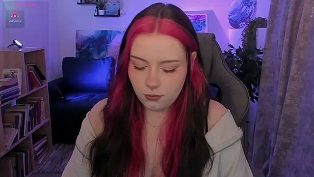 CoralineKeyns online show from March 25, 5:02 am