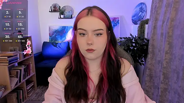 CoralineKeyns online show from April 14, 5:24 am