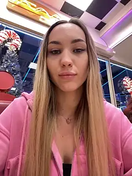 Snapshot of Lunalikaiya chatting on November 19, 2:39 pm Lunalikaiya online show from November 19, 2:39 pm