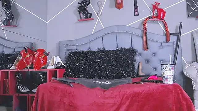 Snapshot of Evangeline chatting on January 5, 10:57 pm Evangeline online show from January 5, 10:57 pm