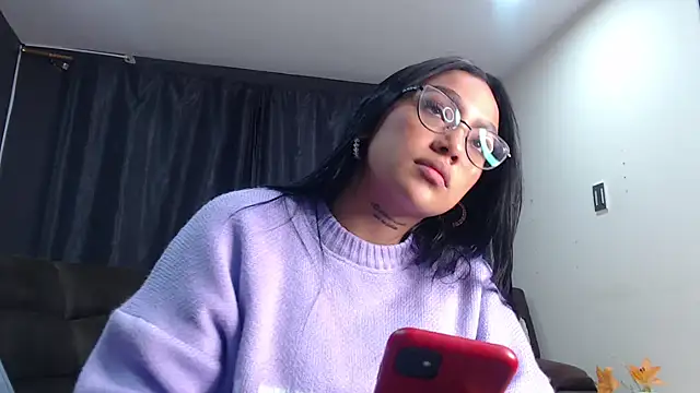 Snapshot of fairylatin222 chatting on January 18, 2:37 am fairylatin222 online show from January 18, 2:37 am