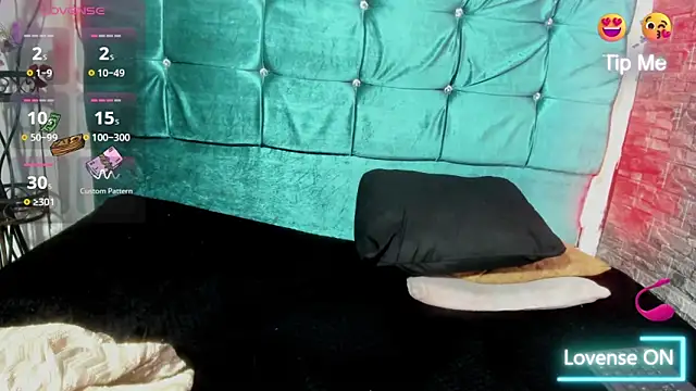 Snapshot of Cloee66 chatting on February 4, 2:23 pm Cloee66 online show from February 4, 2:23 pm