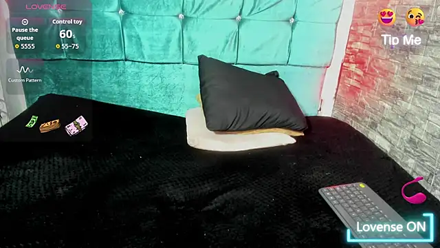 Snapshot of Cloee66 chatting on February 10, 3:05 pm Cloee66 online show from February 10, 3:05 pm