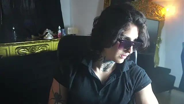 dantecoppolaa  online show from February 11, 9:46 pm