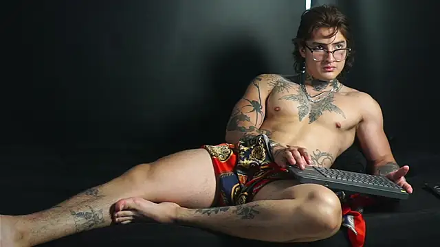 dantecoppolaa  online show from September 23, 10:02 pm