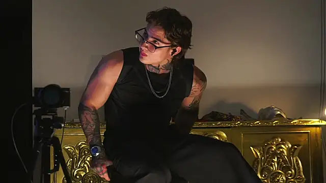 dantecoppolaa  online show from September 24, 11:52 pm