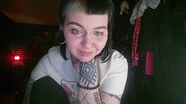 Snapshot of MoorderxDoll chatting on January 5, 11:33 pm MoorderxDoll online show from January 5, 11:33 pm